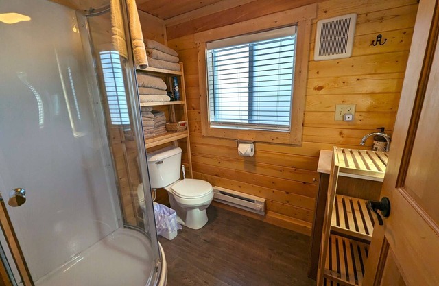 Yellowstone's Treasure Cabins - À 2 minutes en voiture de l'entrée nord du parc de Yellowstone