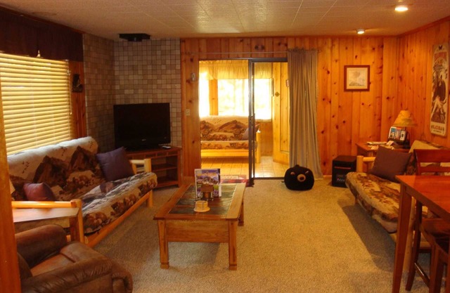 Yellowstone Cabins sauvages, Cabin in Town - Promotions d'hiver
