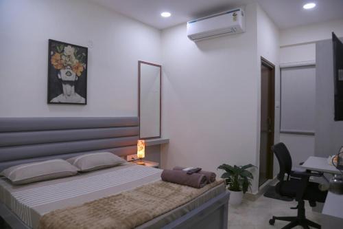 Yendluri's- QueenBed Room-19 Kondapur, Gachibowli