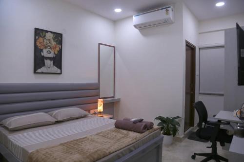 Yendluri's- QueenBed Room-20 Kondapur, Gachibowli