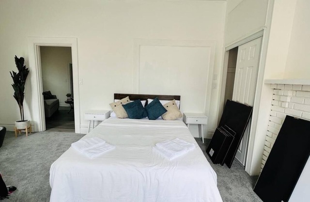 💛 Yew Villa 💛 Cozy 2 BR Central Location