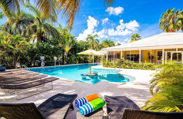 Yippee Kai Eh! @ Rum Point - A Villa with Heated Pool & Dock
