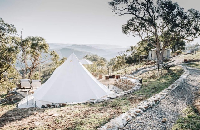 Tentes Glamping surplombant la Great Dividing Range