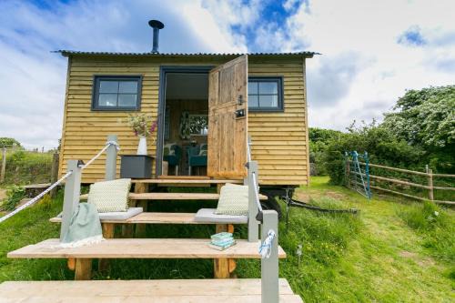 Ynys Hideout