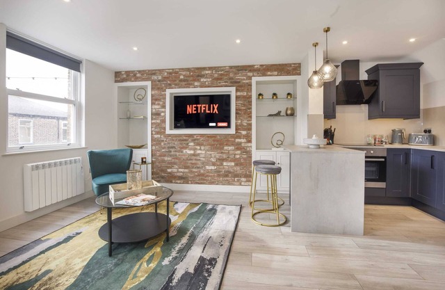York Luxury Apt, Bishopthorpe Rd, Sleeps 12
