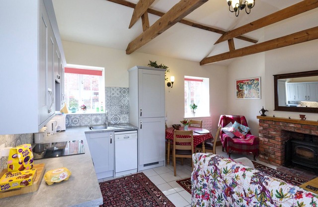 YORK, THORGANBY FARM COTTAGES,YORK /SELF CATERING ,FAMILY & PET FRIENDLY.PARKING