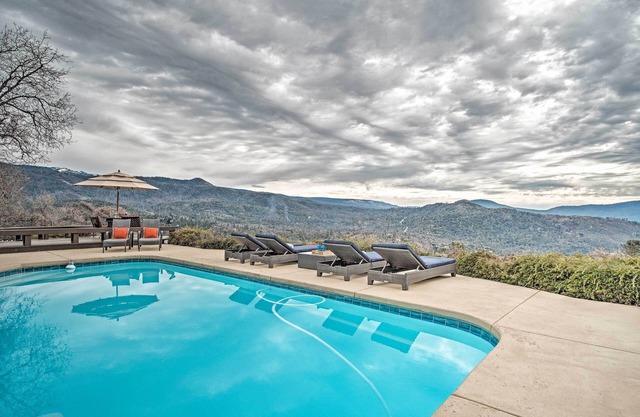 Yosemite and Bass Lake Home w/ Pool and View