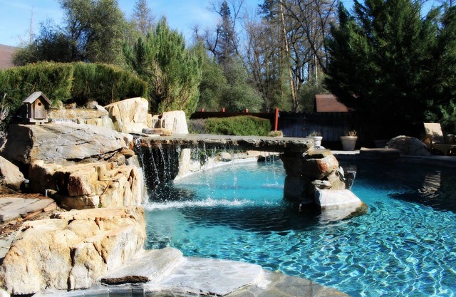 Maison dans la région de Yosemite avec accès privé à la rivière, superbe piscine - parfait pour les familles