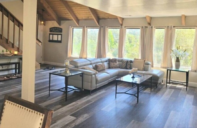Yosemite Cheerful Home With Lake View