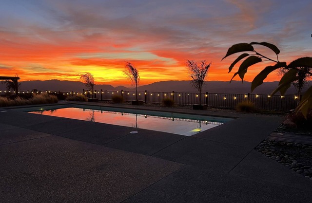 Villa Yosemite South Gate. Vues à couper le souffle à 360 ° du lever au coucher du soleil. Piscine épique.