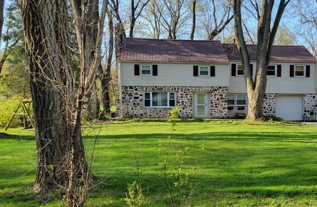 You found a GEM! Emmersed in seclusion close to it all! 4 BRDM SLEEPS 12!