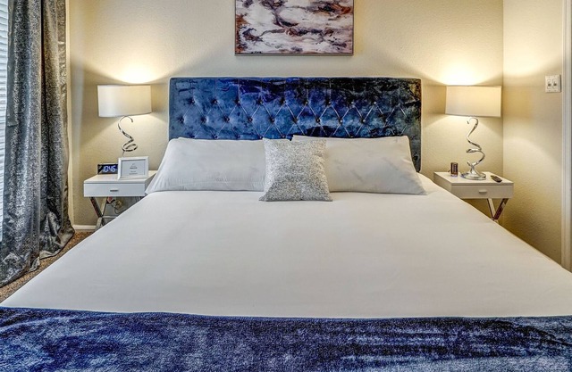 Vous ❤ ce 1 King, 1 Queen Bed Apt dans West End