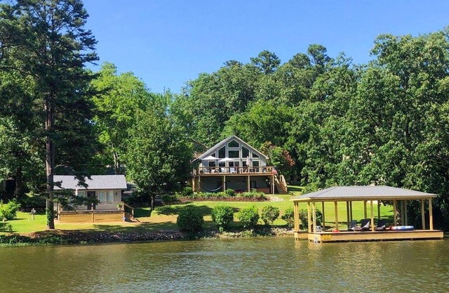 You've Found it! Best Cove on Lake Hamilton!