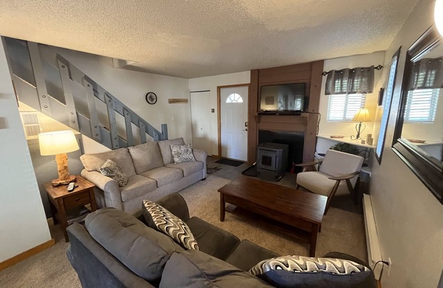 Votre aventure commence ici! Cosy Mountain Townhome