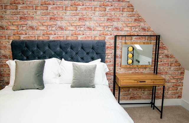 Your Apartment | Bristol Rowan Tree - No.7