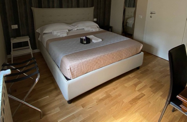 Your B&B at the center of your commitments - 5 minutes from the Villa Comunale
