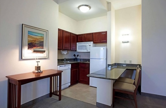 Your Baton Rouge Retreat! 4 Comfortable Suites w/ Kitchens! Pets are Welcome!