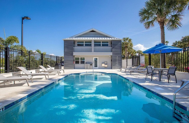 Your Beach Adventure Awaits! Near Smugglers Cove Adventure Golf, Beach Access, Pool, Golf