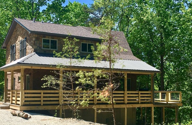 Nouveau chalet spacieux au bord du lac à Red River Gorge / Natural Bridge Kentucky