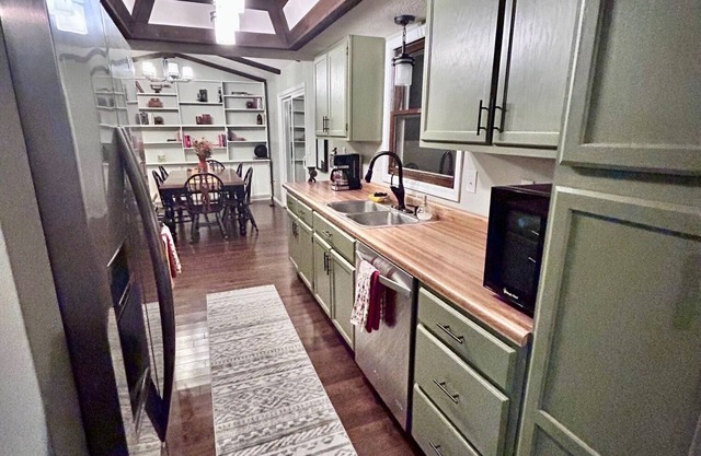 Your charming 3-bedroom cottage retreat awaits! 10min to IU Stadium!