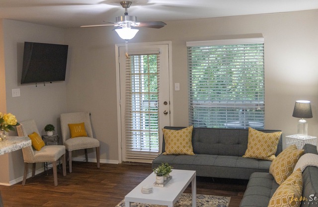 Your comfort zone! Mins from downtown and Northshore