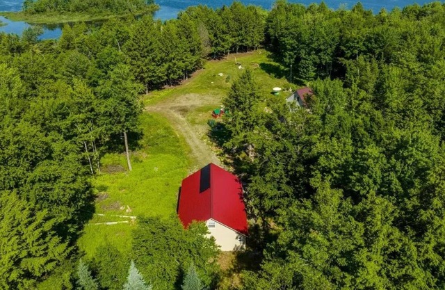 Your Escape! 100 acres of trails, lakefront, wildlife, & quiet!