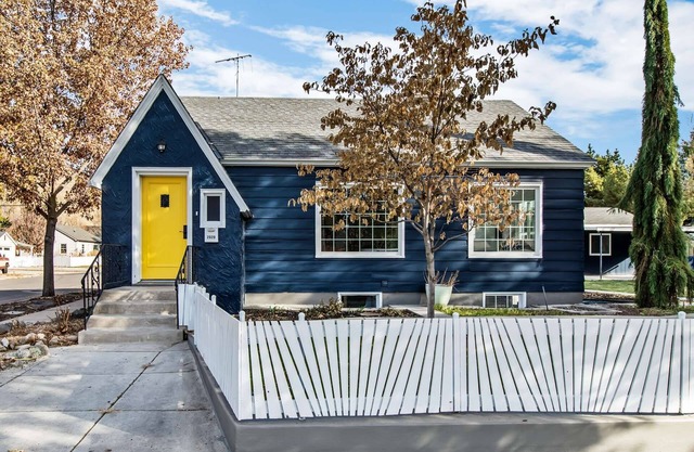 Your Family WANTS to stay here! Walk to Hyde Park, Camel's Back Park & Hike Boise Foothills!