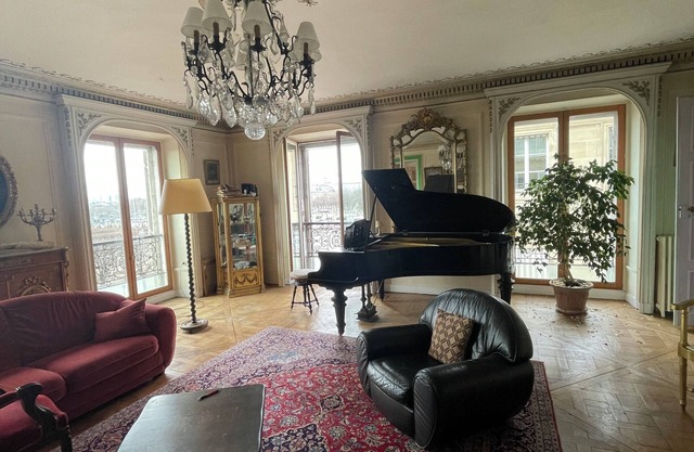 Your getaway in the 1st Arrondissement... Right in the center of Paris!