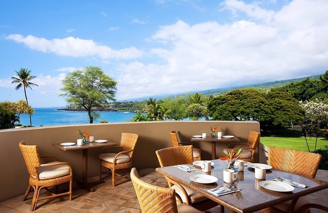 Your Hawaiian Adventure Awaits! 3 Oceanfront Units, 2 Pools, Game Room, Dining!
