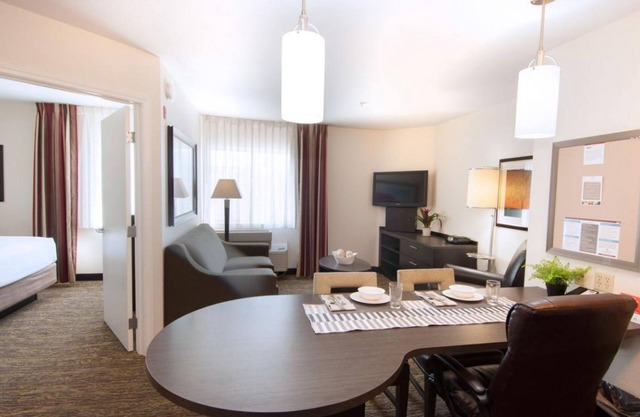 Your Home Away From Home! 2 Classy Units, Near Great Wolf Lodge Water Park