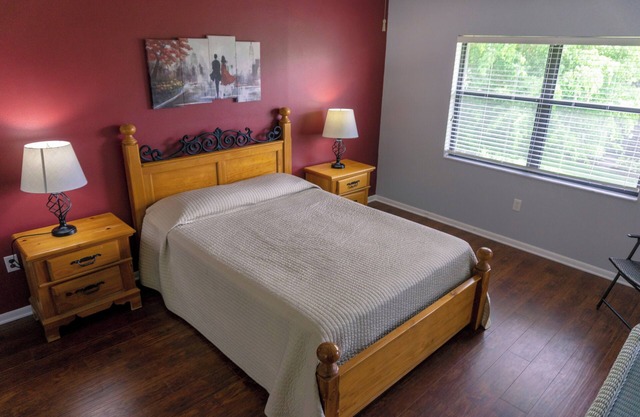 Your Home Away From Home! Kitchenette, 2 Outdoor Pool and Hot Tub, Free Parking