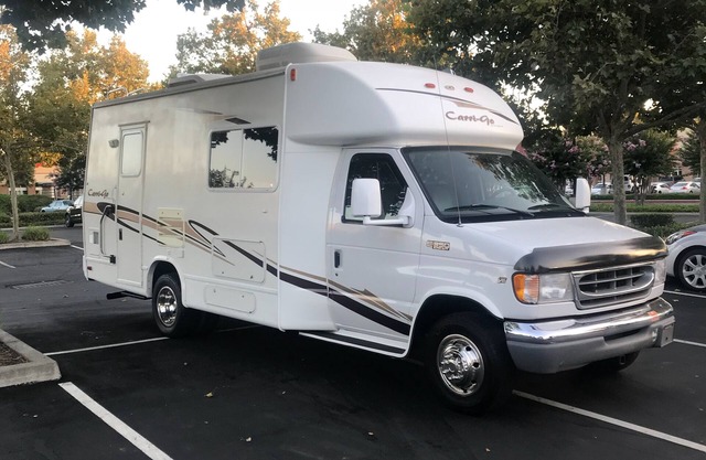 Votre maison loin de la maison sur roues petit Rv avec chambre pour deux avec petite cuisine