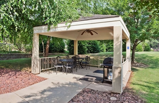 Your Home Away From Home! Pet-friendly Unit w/ Kitchen! Near Webb Bridge Park!