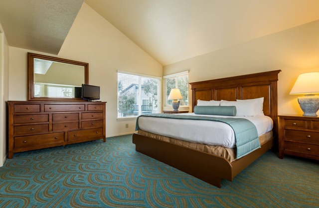 Your Home Away From Home! 2 Classy Units, Full Kitchen and Parking!