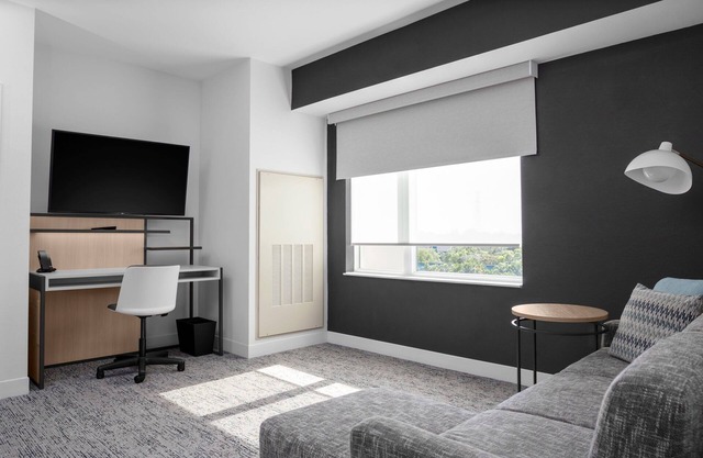Your Home Away From Home! 2 Serene Units, Free Breakfast, Free Parking, Pool