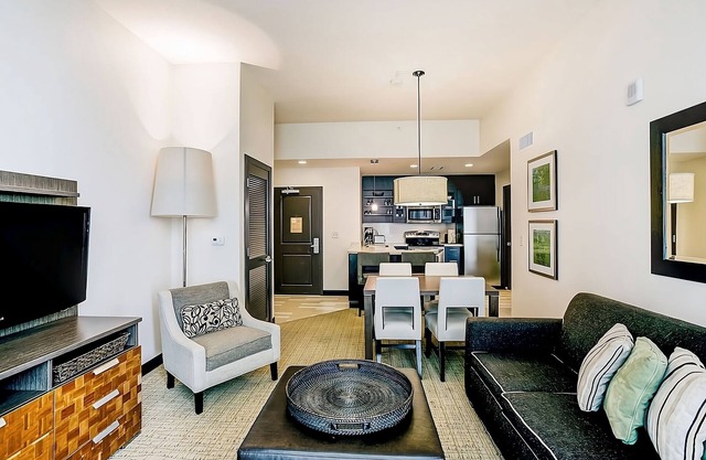 Your Home by the Sea! Full Kitchen, Swimming Pool, Ocean Front!