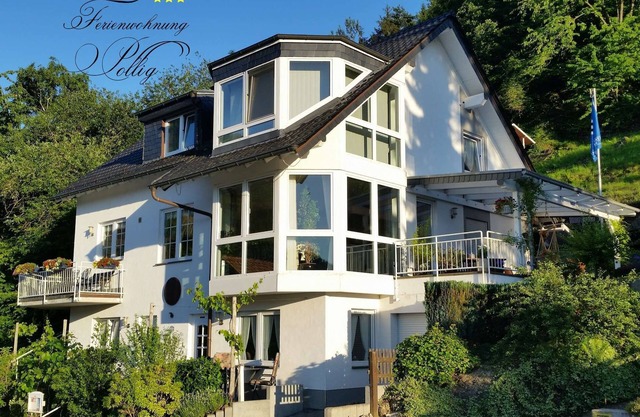Votre maison en informatique dans la vallée de l'Ahr. L'entrée de la Route des Vins rouge et Ahrsteig.