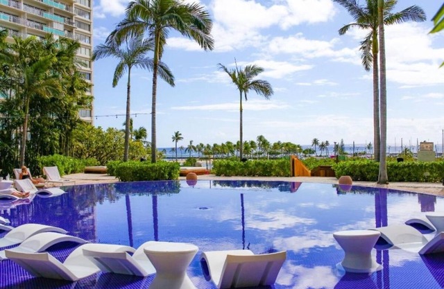 Your Home in the Tropics! Oceanfront, Outdoor Swimming Pool!