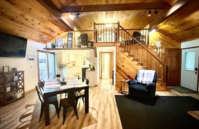 An easy 1-hour drive from Lambeau Field! Your Northwoods home away from home!