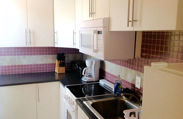 VOTRE PROPRE VILLA DE 3 PIÈCES, PATIO, AVEC PISCINE SUR LES LIEUX, JACUZZI, LAVEUSE