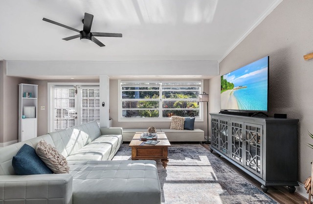 "Your own private oasis" 10 minutes by car from the beach.