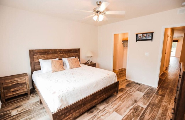 Your perfect Base Camp: Central, pet friendly w/ Starlink