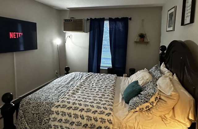 Your Poolside Getaway: 2BR/2BA Condo w/Games, free parking, gym, & playground