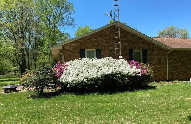 Rend Lake House only a 1/2 mile from Rend Lake Dam