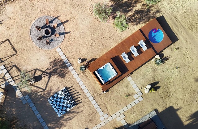 Desert Getaway: Hot Tub, Pool, Pets, Games, Views