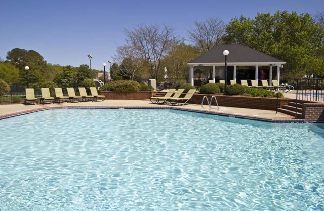 Your Relaxing Getaway Awaits! Fully-Equipped Kitchen Parking, 2 Pools!