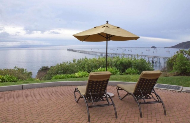Your Relaxing Getaway Awaits! 3 Spacious Units, Onsite Pool, Free Parking