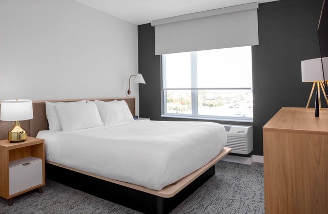 Your Relaxing Getaway Awaits! 2 Pet-friendly Units, Free Breakfast, Pool