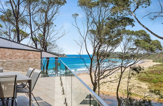 Yowani House | Ocean Views, Steps to Beach & WiFi