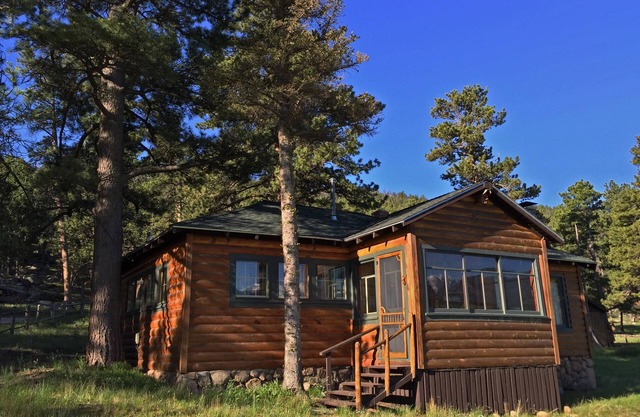 Ypsilon- Lifetime experience-Historic cabin INSIDE Rocky Mountain National Park.
